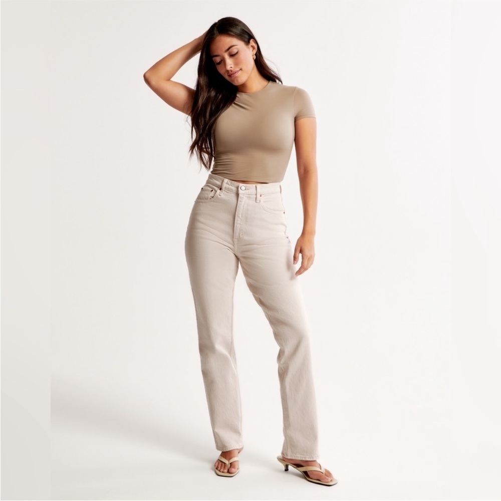 NWT Abercrombie vintage stretch 90’s straight jeans. Cream color. Size 32 / 30L.